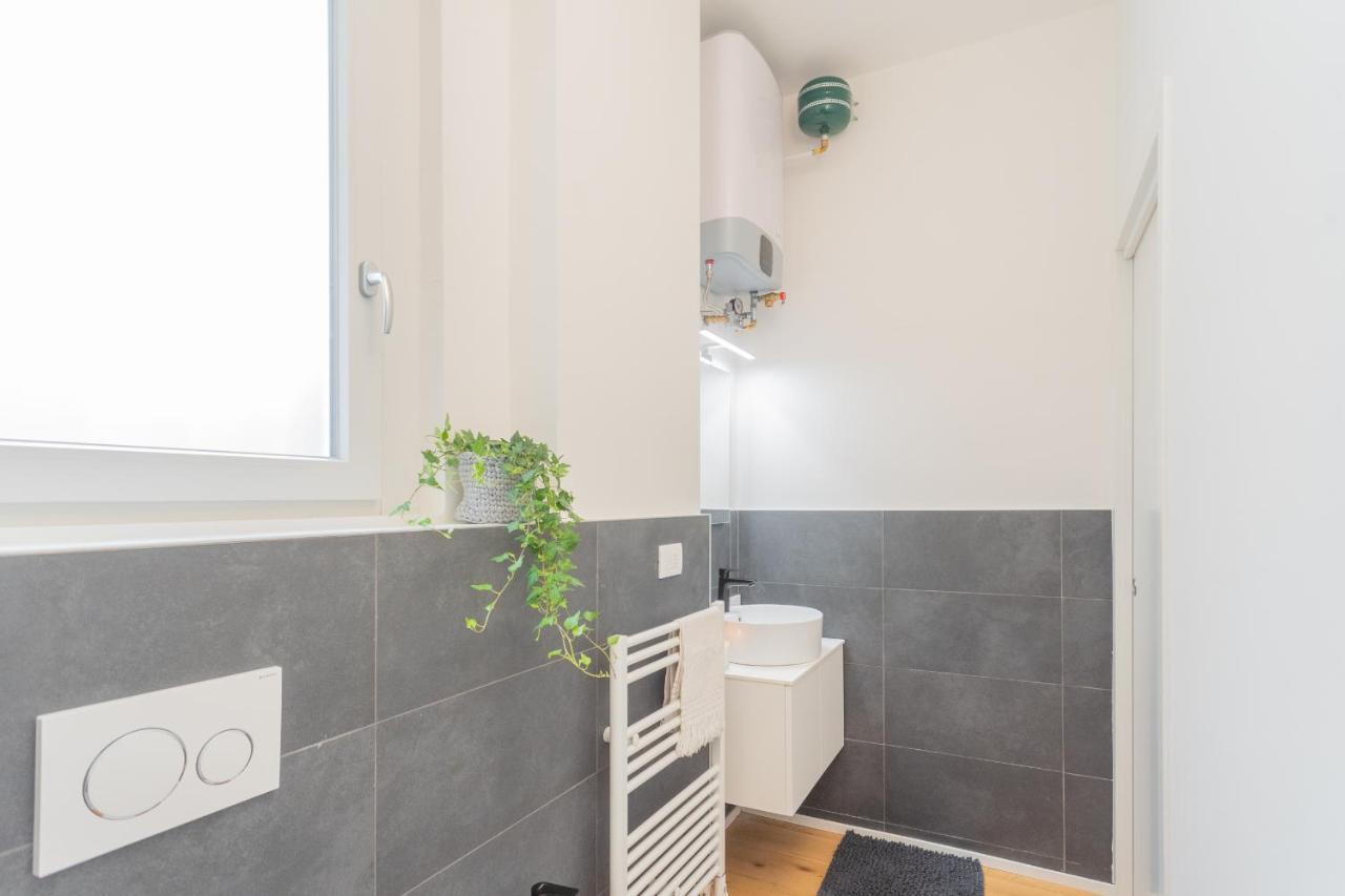 A Step From The Lake Apartment By Rent All Como Eksteriør bilde