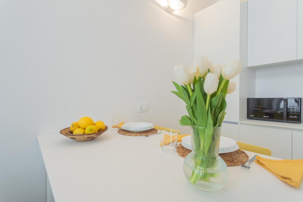 A Step From The Lake Apartment By Rent All Como Eksteriør bilde